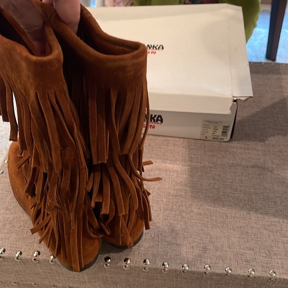 Women’s Minnetonka suede Moccasin boots NIB size 8 brown - Picture 4 of 11